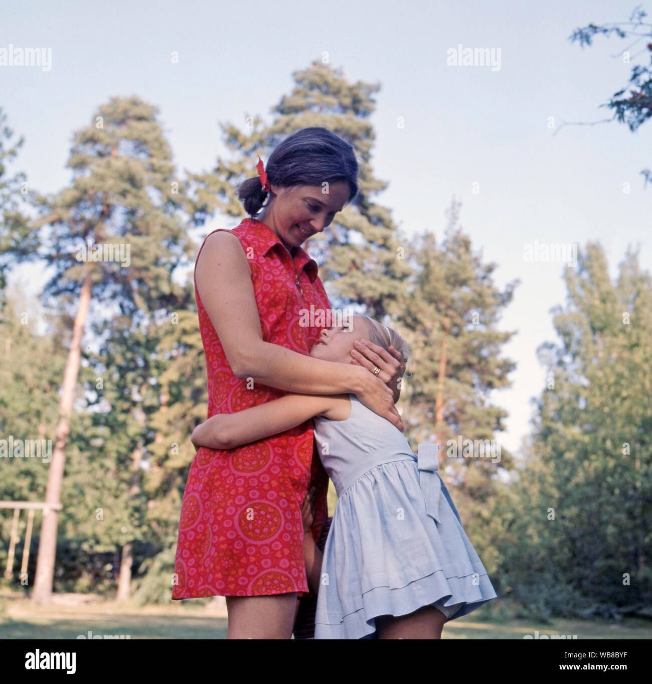 1960s parent. A mother and her daughter play together outside. Sweden 1969 Stock Photo