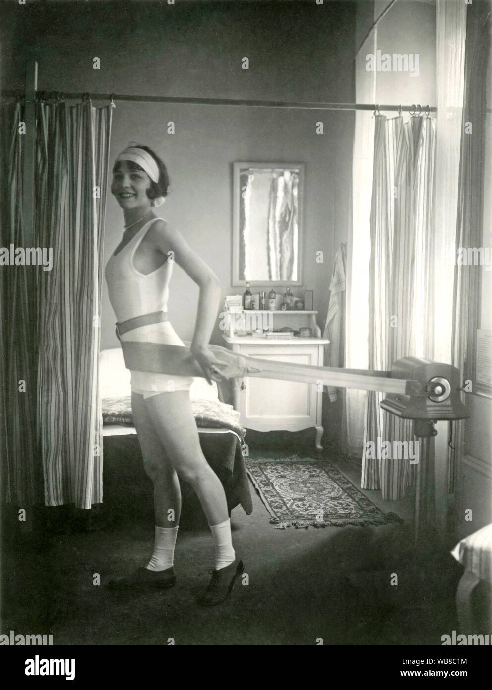 Massage in the 1930s. The swedish actress Disa Gillis demonstrates the belt massager and exercise machine that is designed to vibrate and massage the body. Sweden 1930s Stock Photo