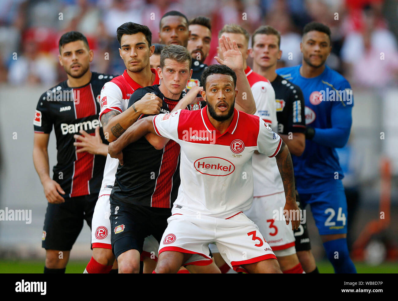 Duesseldorf, Germany  1. Fussball - Bundesliga,  Matchday 2 Fortuna Duesseldorf : Bayer Leverkusen 1-3 on 24. August 2019  in the Merkur - Spiel Arena Stadium in Duesseldorf / Germany Waiting for the cornerkick Kevin VOLLAND (LEV), Kaan AYHAN (F 95), Lars BENDER (LEV),Lewis BAKER (F 95), Sven BENDER (LEV) and Goalkeeper Zack STEFFEN (F 95) -L2R- Foto: Norbert Schmidt, Duesseldorf Stock Photo