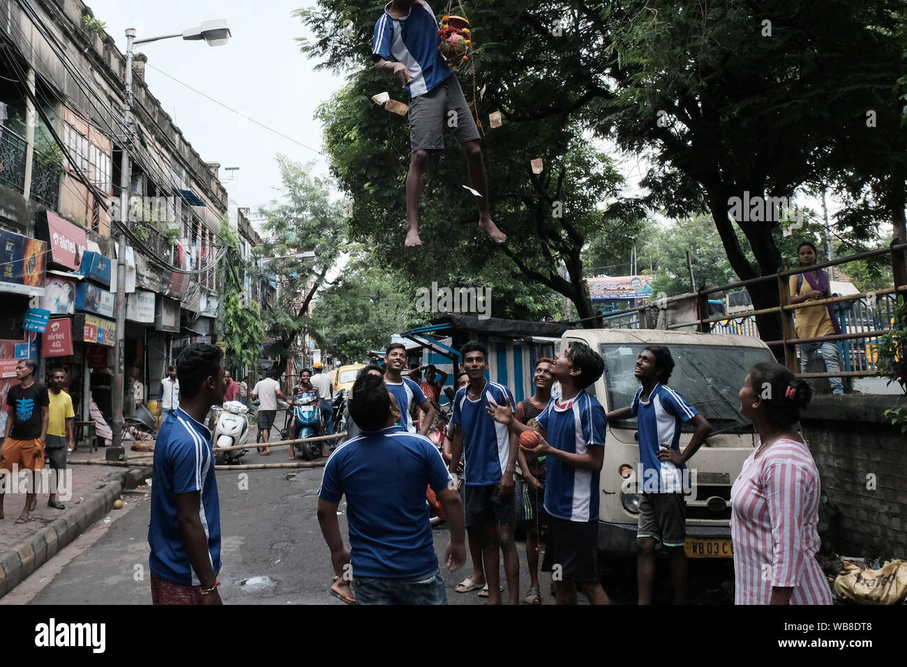 Kolkata, India. 24th Aug, 2019. Devotees of lord Krishna arranged a Dahi Handi competition in the celebration of Lord Krishna's birthday. Dahi Handi also called Utlotsavam event is a team sport includes a container full of yogurt hanging in the air and the teams have to break the container or handi. Teams make a human pyramid and breaks the container. The team which breaks the container first, wins the competition. (Photo by Jit Chattopadhyay/Pacific Press) Credit: Pacific Press Agency/Alamy Live News Stock Photo