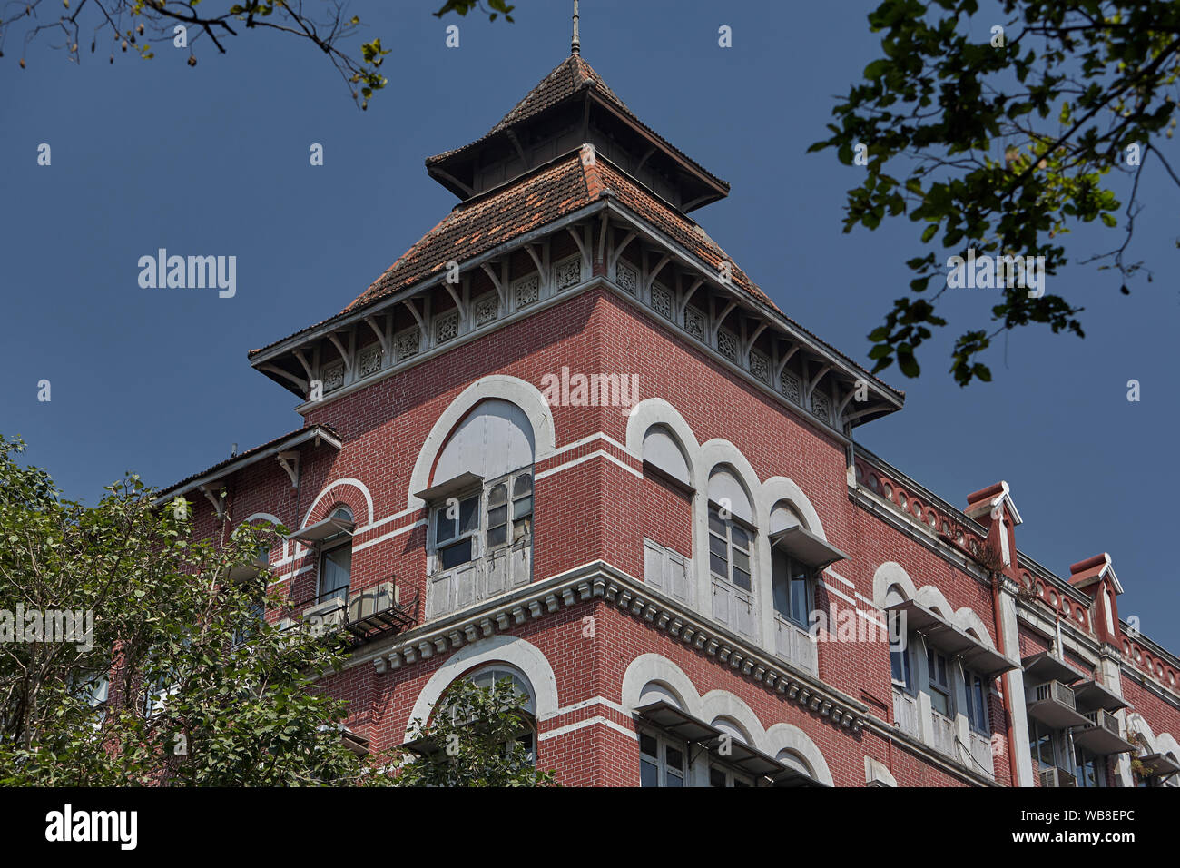 18 Feb 2007Heritage Navsari Building, Opposite Handloom House, 240, Dr D N Road, Fort, Mumbai