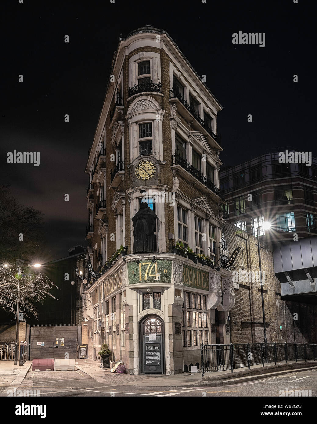 The black friar pub at night London street Stock Photo