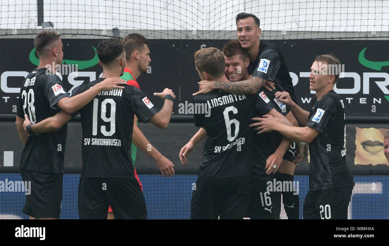 Heidenheim, Germany. 25th Aug, 2019. Soccer: 2nd Bundesliga, 1st FC Heidenheim - SV Sandhausen, 4th matchday in the Voith Arena. Sandhausens (l-r) Philipp Förster, Leart Paqarada, Denis Linsmayer, Kevin Behrens, Mario Engels and Emanuel Taffertshofer cheer after 0:2. Credit: Stefan Puchner/dpa - IMPORTANT NOTE: In accordance with the requirements of the DFL Deutsche Fußball Liga or the DFB Deutscher Fußball-Bund, it is prohibited to use or have used photographs taken in the stadium and/or the match in the form of sequence images and/or video-like photo sequences./dpa/Alamy Live News Stock Photo