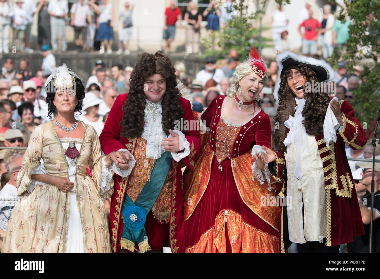 Dresden, Germany. 25th Aug, 2019. Lay actors in baroque costumes stand ...