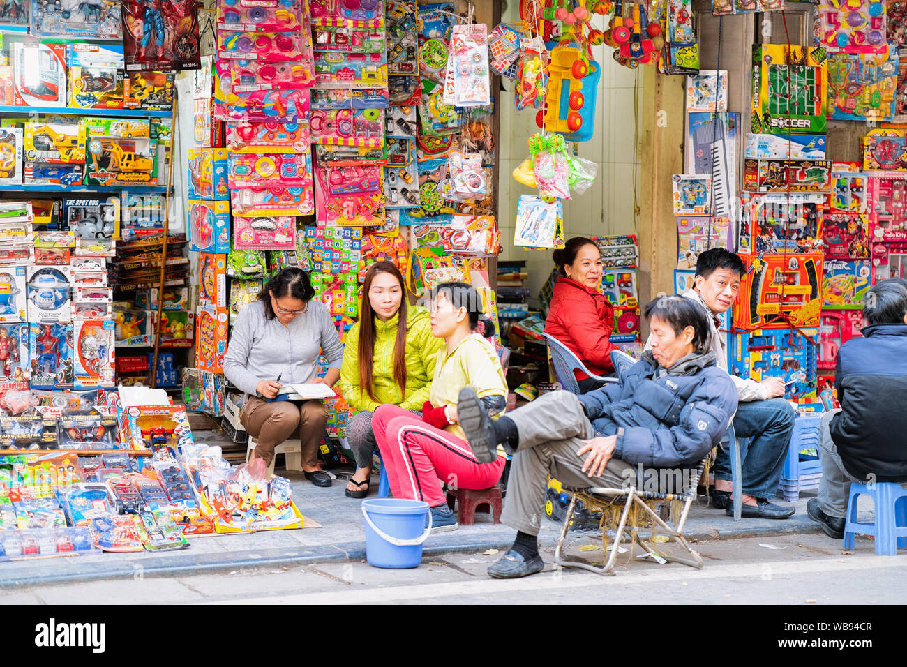 Vietnamese street traders in hanoi hires stock photography and images