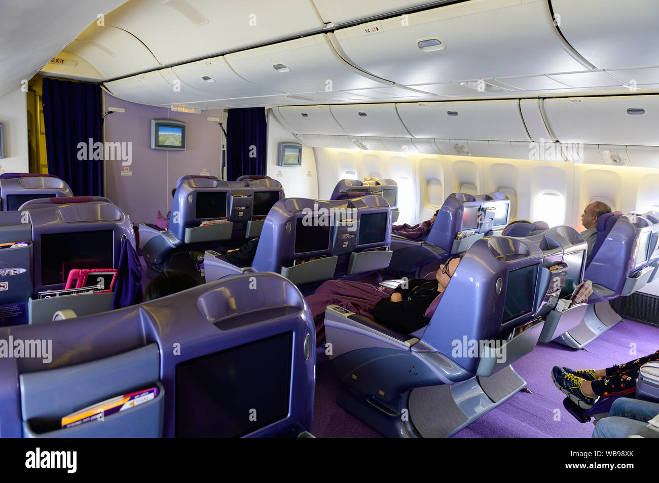 Thai Airways Boeing 777200ER seats in business class Stock Photo Alamy