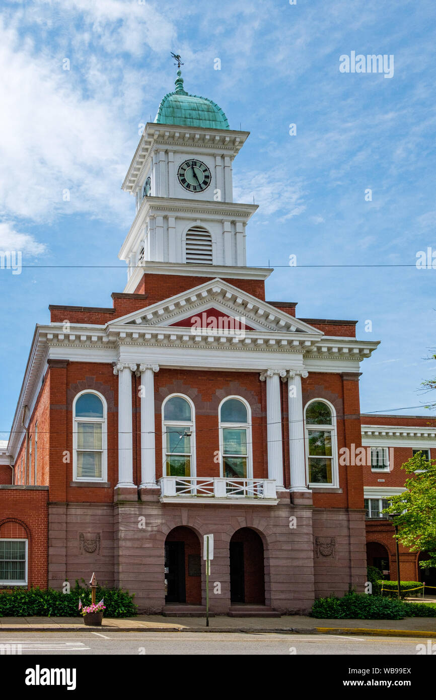 Snyder County Courthouse, 9 West Market Street, Middleburg