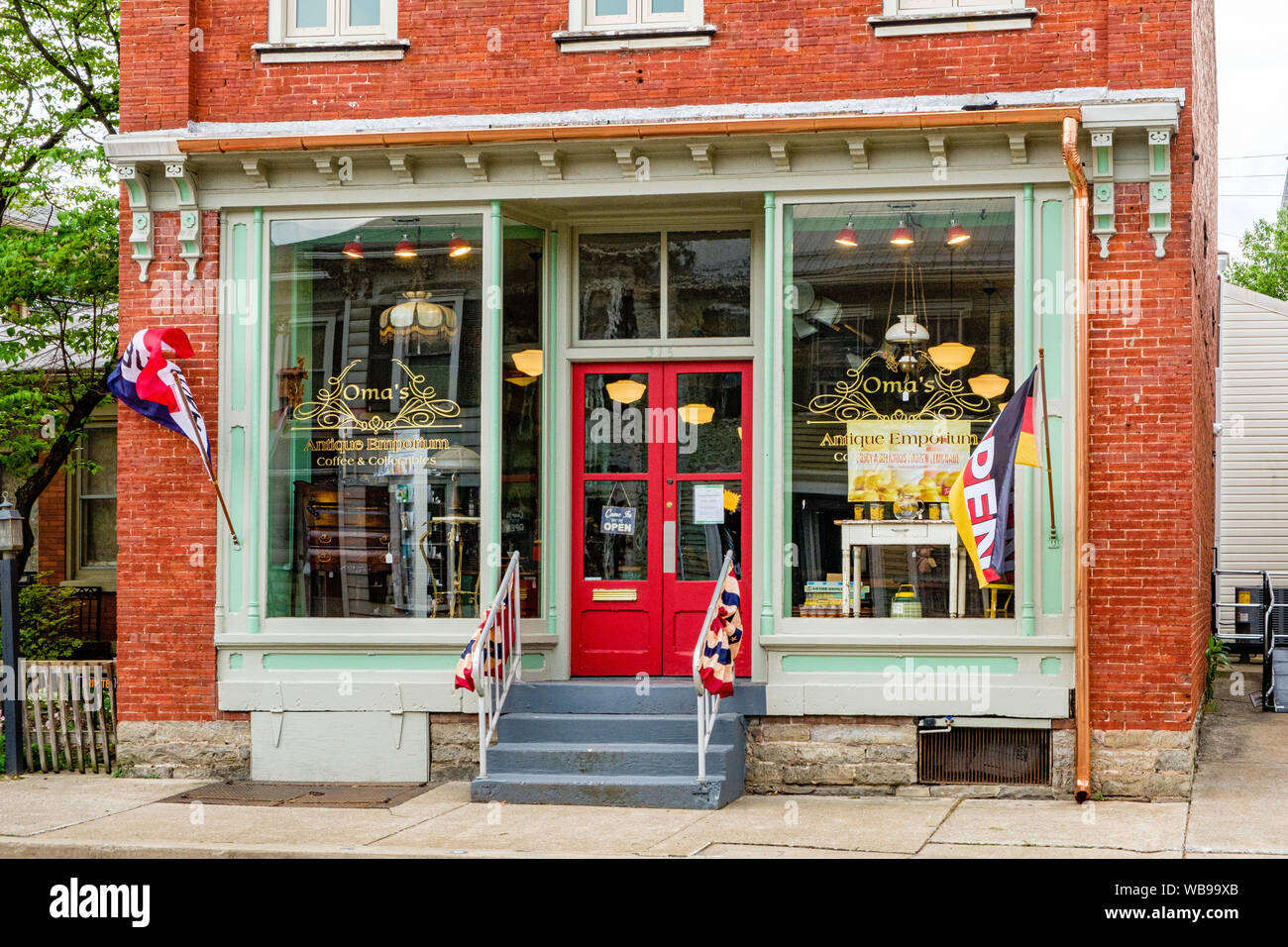 Oma antique emporium hires stock photography and images Alamy