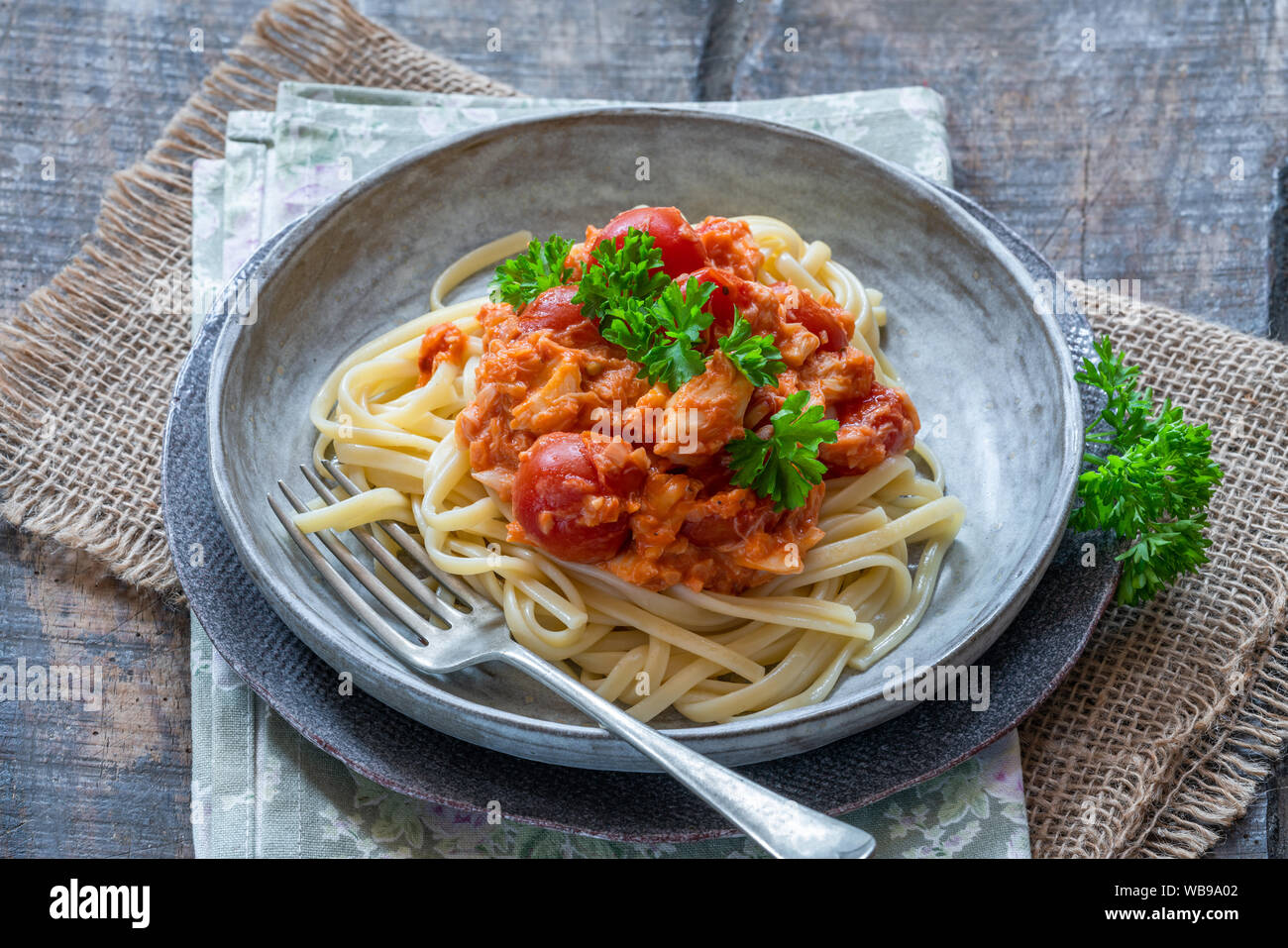 Chilli crab and cherry tomato linguine pasta Stock Photo - Alamy