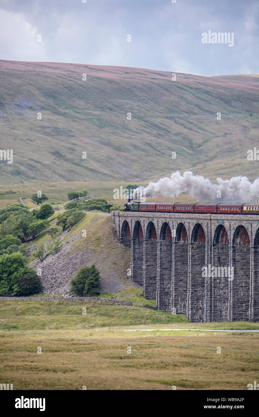 The Flying Scotsman crossing the Ribblehead Viaduct or Batty Moss Viaduct on the Settle–Carlisle railway, North Yorkshire, England, UK Stock Photo