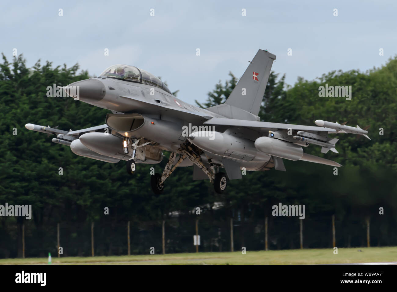 F 16 Fighting Falcon Jet Aircraft Stock Photo Alamy