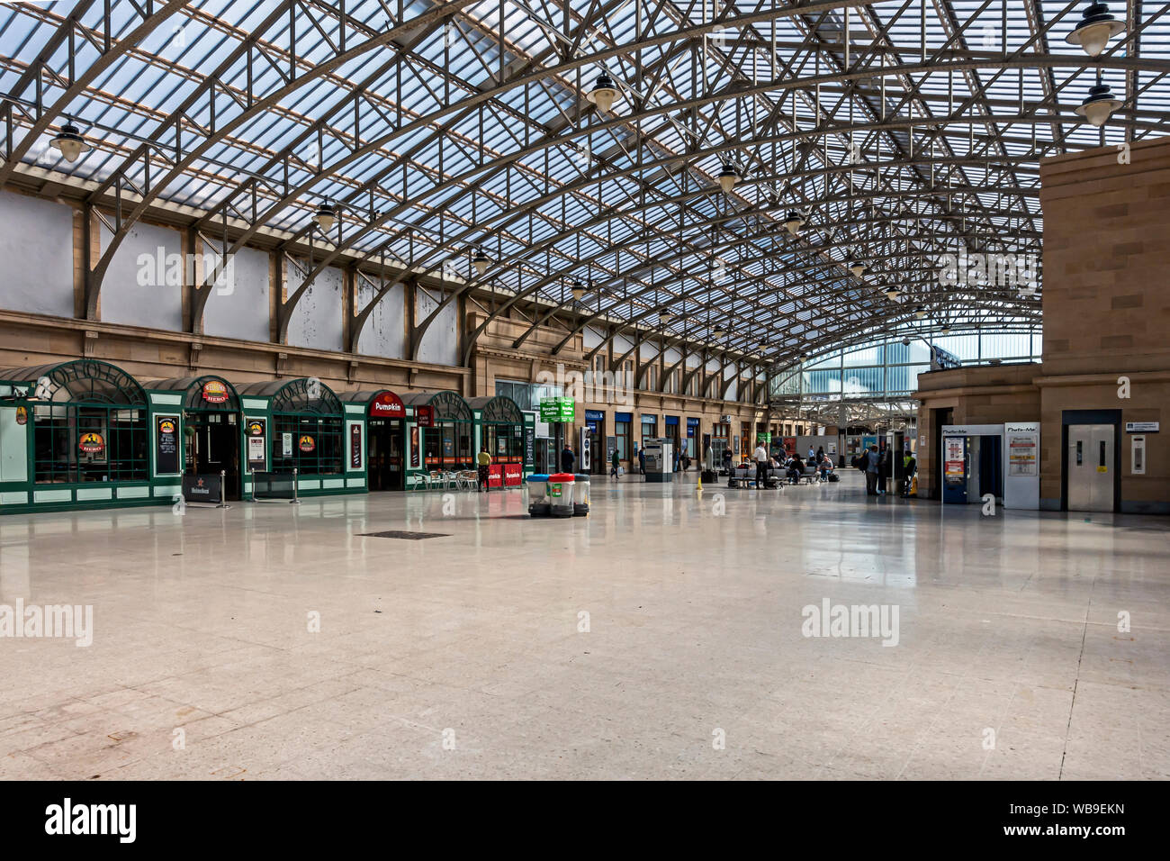 aberdeen-railway-station-hi-res-stock-photography-and-images-alamy
