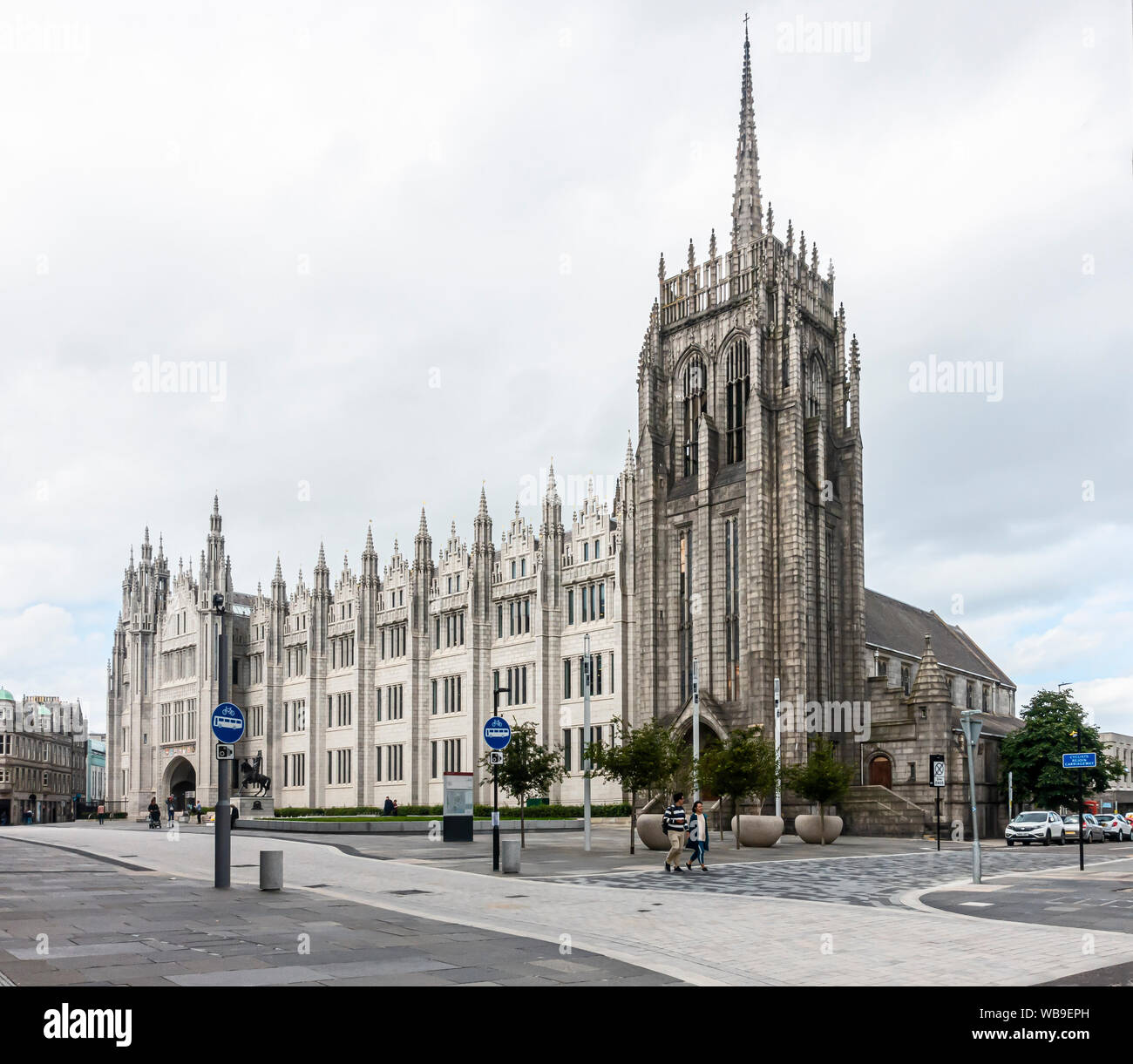 Marischal College Broad Street in Aberdeen Scotland UK owned by Universitiy of Aberdeen and used by Aberdeen Council Stock Photo