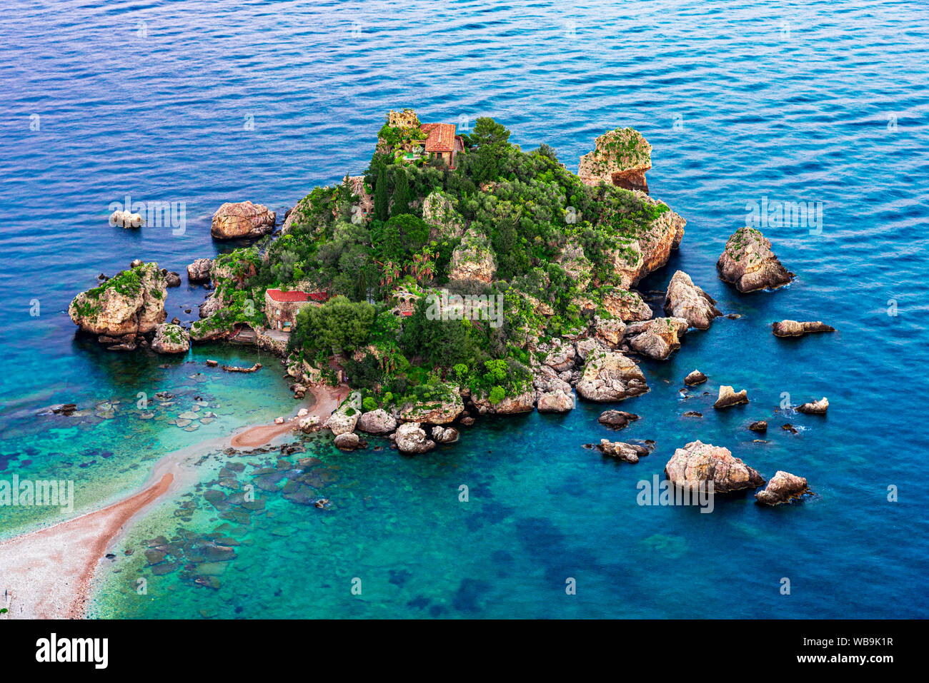 Planta De Dragão De Pequena Dimensão Com Vista Cênica No Dia Ensolarado Da  Ilha Turística Isola Bella Em Taormina Siciliana Itália Imagem de Stock -  Imagem de litoral, console: 251060157