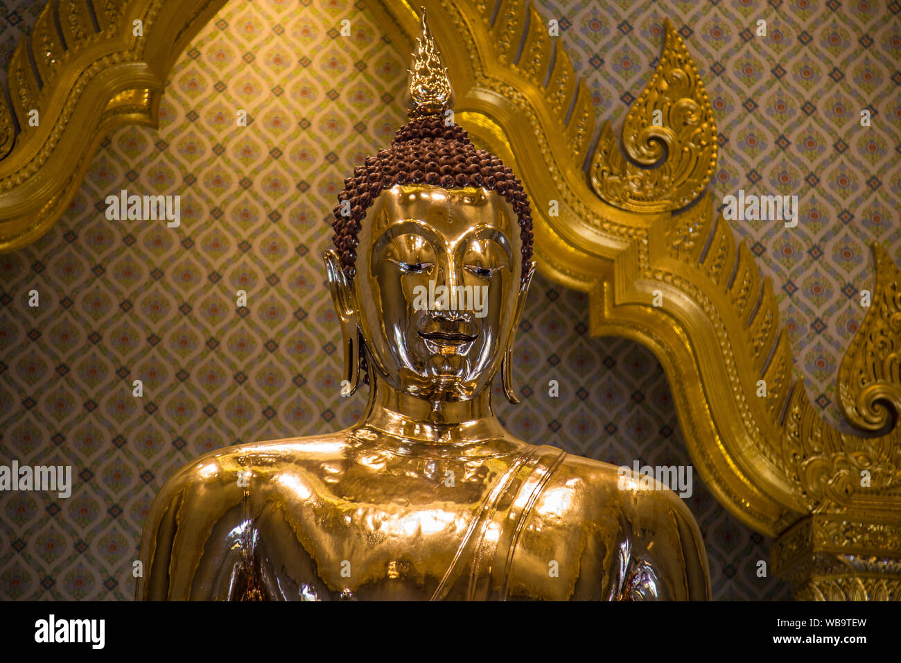 Buddhist golden temple hi-res stock photography and images - Alamy