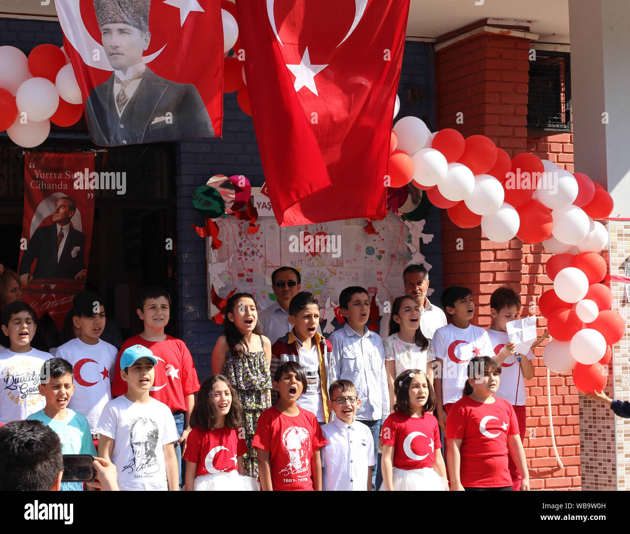 Dancing children turkey hi-res stock photography and images - Alamy