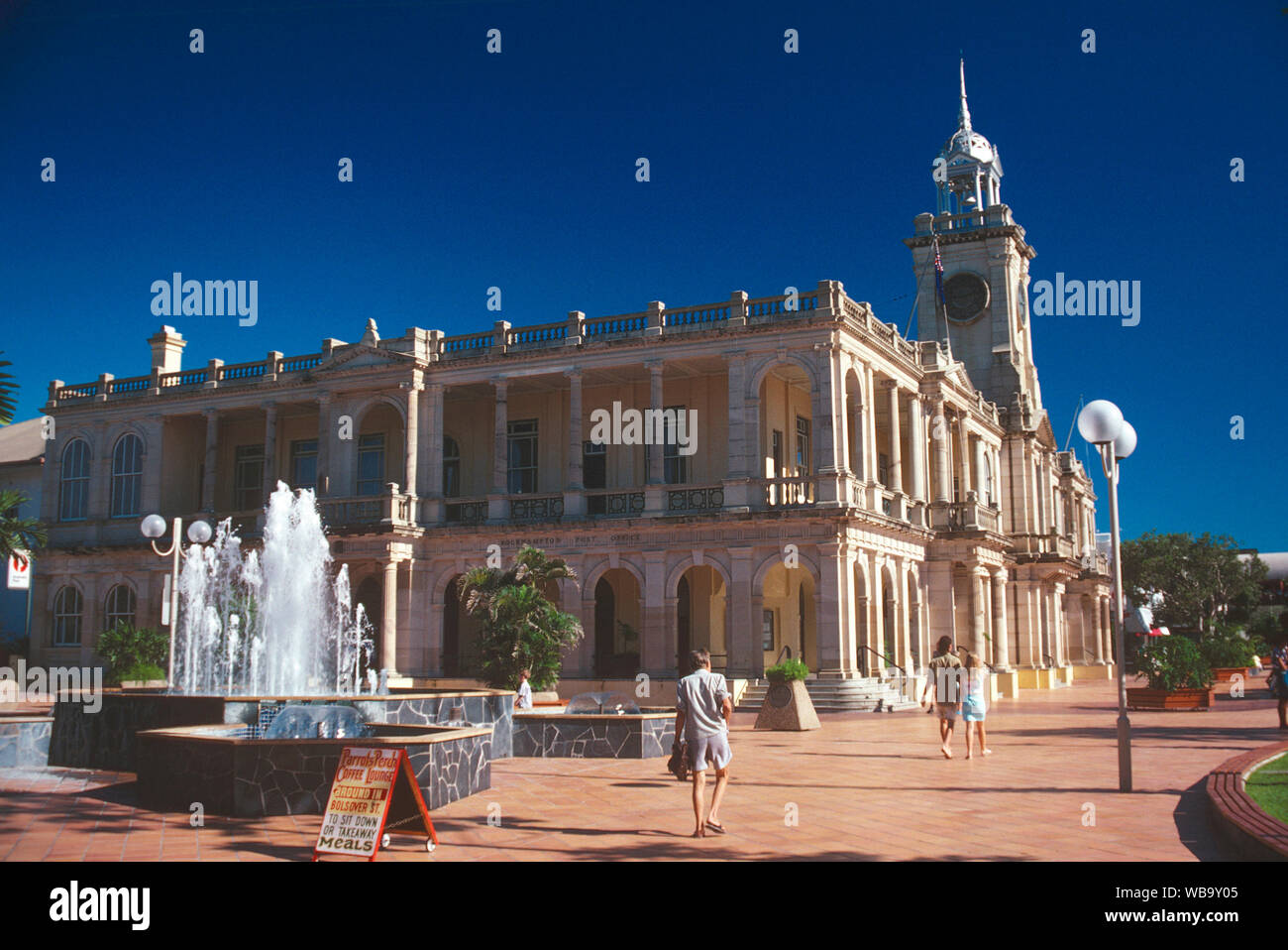 Post Office, built 1895 in Classic Revival style, and City Mall