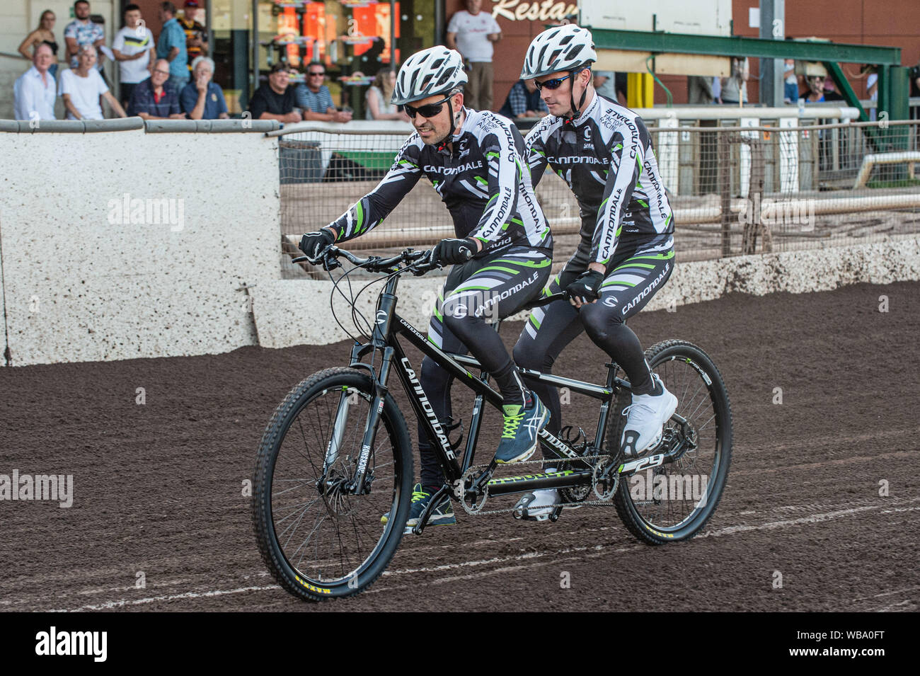 Sheffield, UK. 25th Aug, 2019. SHEFFIELD, ENGLAND AUG 25TH Former Sheffield Rider Ricky Ashworth take to the Owlerton Track on his tandem with pilot Duncan Bower. Ashworth is still the track record holder at the track, before he suffered serious injury in 2013. The tandem riding is part of his rehabilitation during the National League Best pairs Championship at Owlerton Stadium, Sheffield on Sunday 25th August 2019 (Credit: Ian Charles | MI News) Credit: MI News & Sport /Alamy Live News Stock Photo