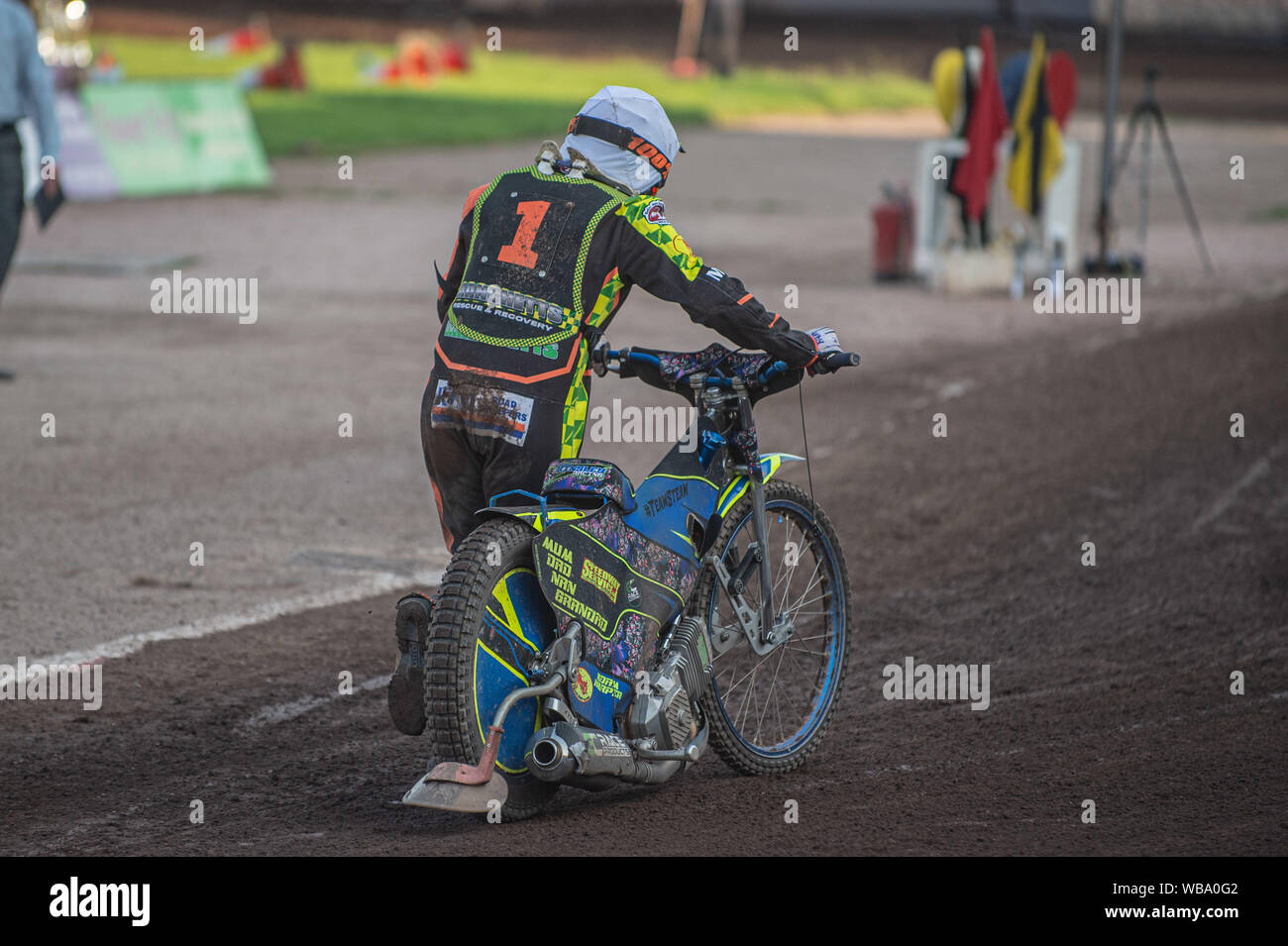 Sheffield, UK. 25th Aug, 2019. SHEFFIELD, ENGLAND AUG 25TH Ryan Kinsley pushes home to gain third place after falling on the last turn. He got up and pushed his bike to the finish during the National League Best pairs Championship at Owlerton Stadium, Sheffield on Sunday 25th August 2019 (Credit: Ian Charles | MI News) Credit: MI News & Sport /Alamy Live News Stock Photo