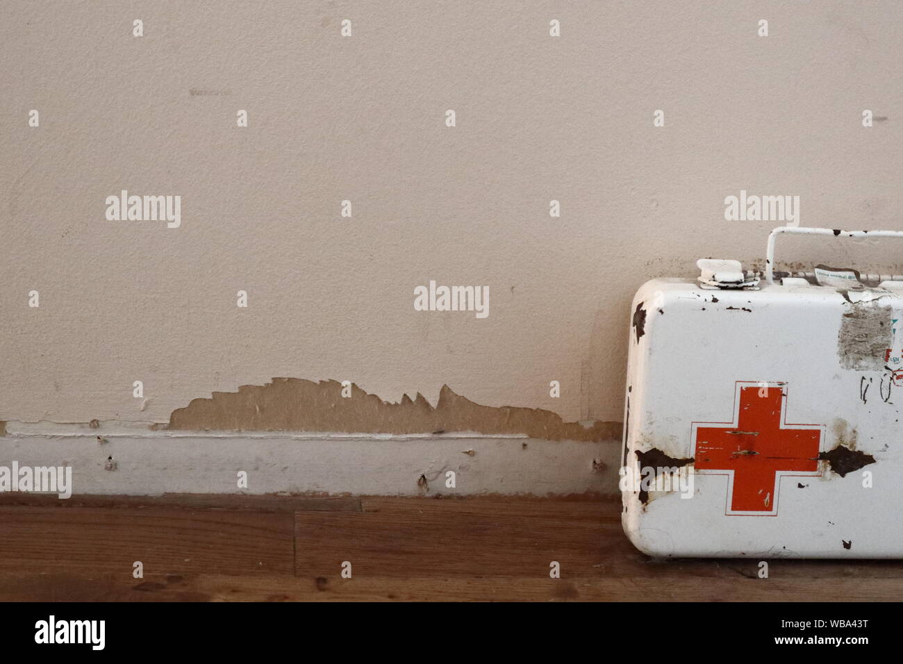 Medical assistance 1950s hires stock photography and images Alamy