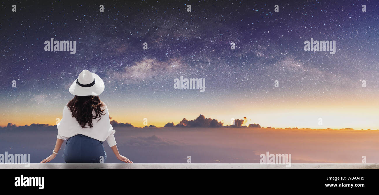 Woman looking at star night sky hi-res stock photography and images - Alamy