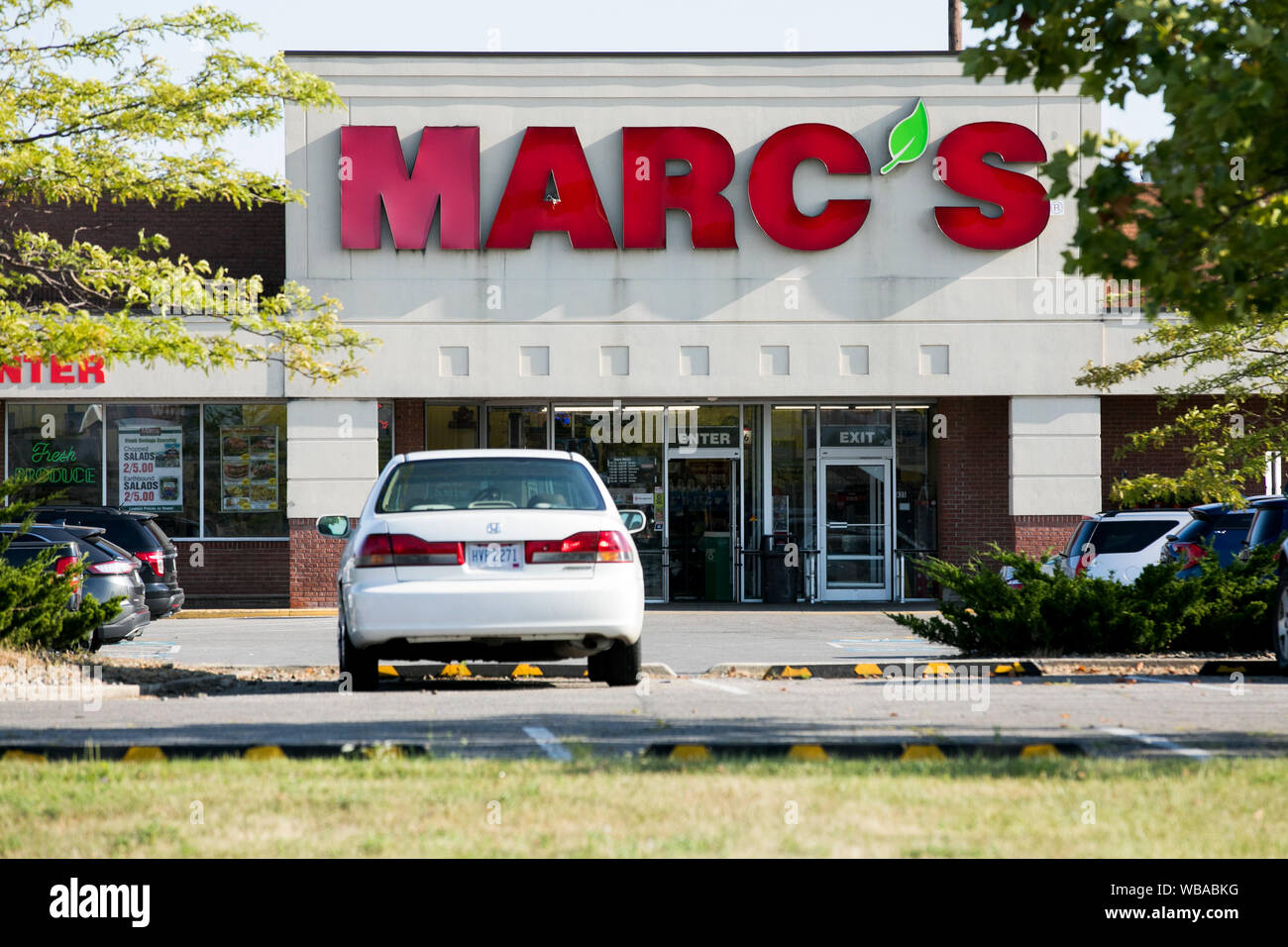 Grocery stores hires stock photography and images Alamy