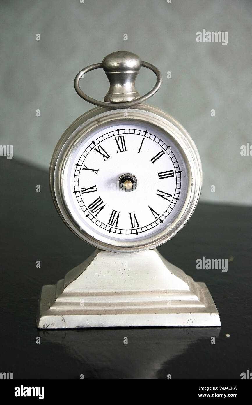 Antique table clocks hi-res stock photography and images - Alamy