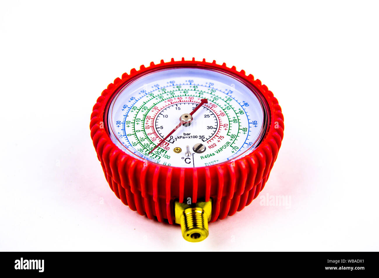 The manometer measuring gas pressure for repair of refrigerators
