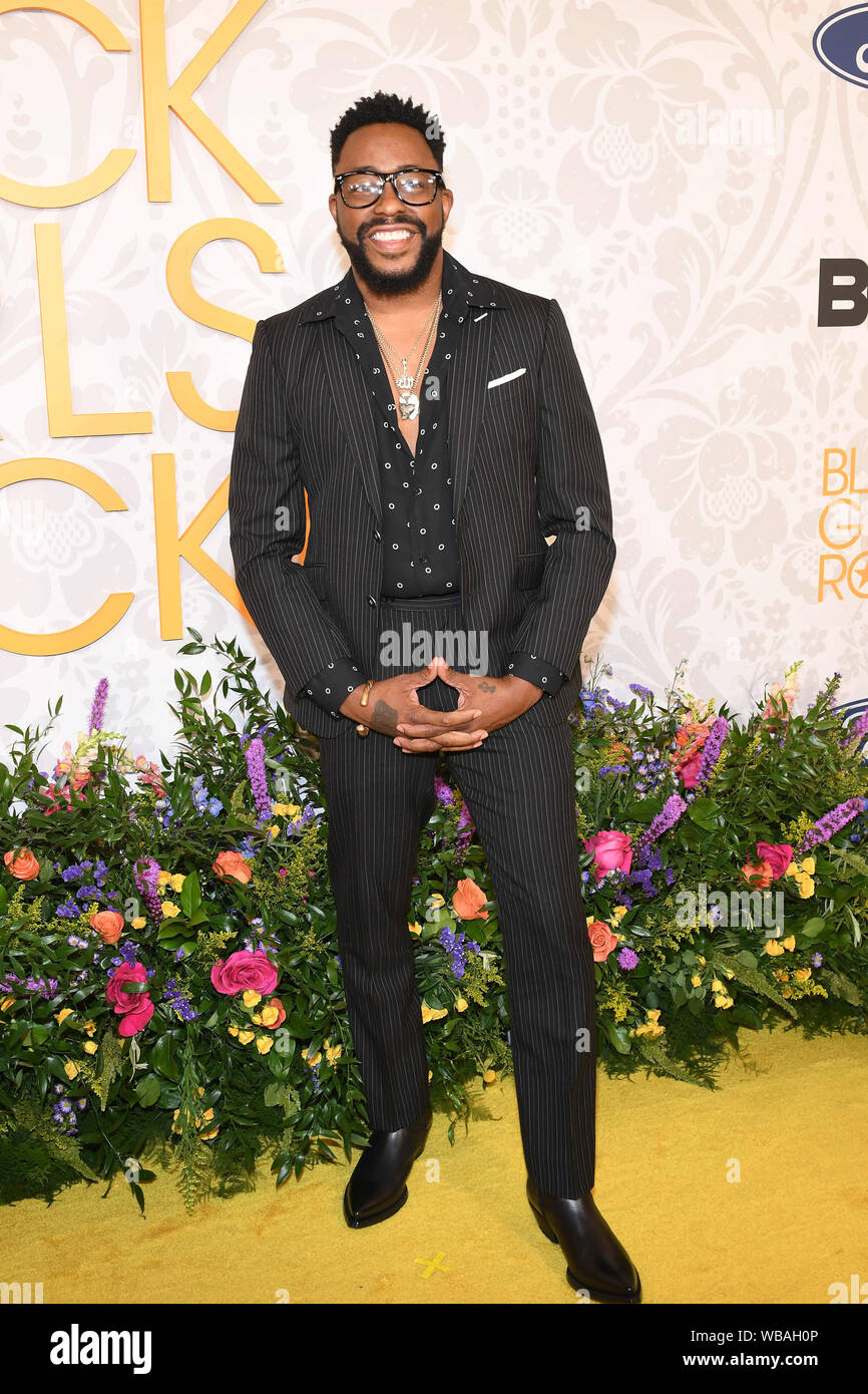 August 26 19 Newark New Jersey U S R B Singer Raheem Devaughn On The Yellow Carpet At The Black Girls Rock Awards Show At The Njpac In New Jersey Credit Image C Ricky