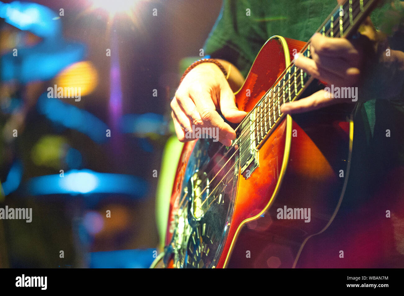 Acoustic bass hires stock photography and images Alamy