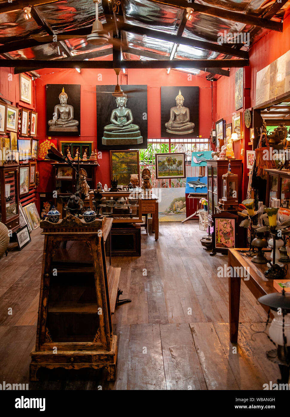 AUG 8, 2014 Hua Hin, Thailand - Oriental Asian antique arts shop ...