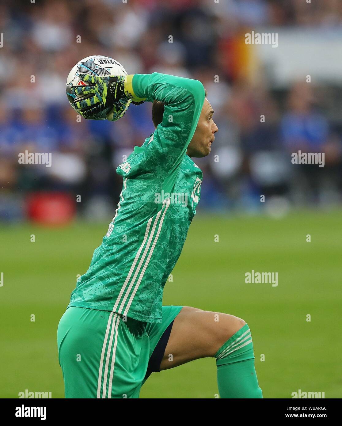 Firo 24 08 2019 Football 1 Bundesliga Season 2019 2020 Fc Schalke 04 Fc Bayern Munich 0 3 Goalkeeper Manuel Neuer Bayern Half Figure Usage Worldwide Stock Photo Alamy