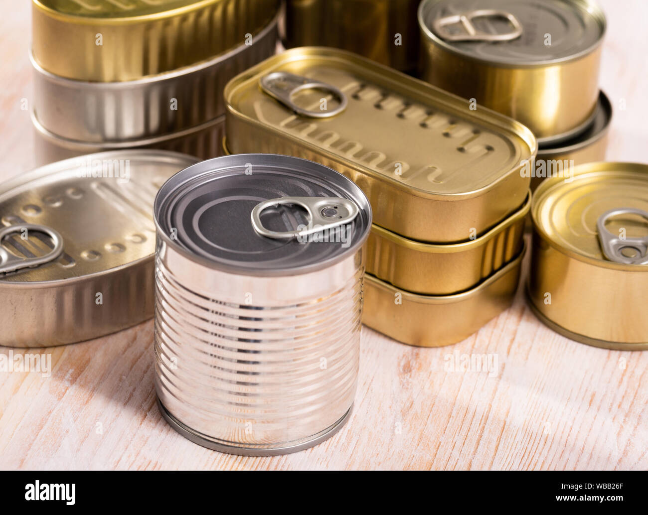 Открывашки для пивных банок. Как закрыть жестяную банку. Ring pull can. Жестяные баночки. Открывашки для алюминиевых банок.