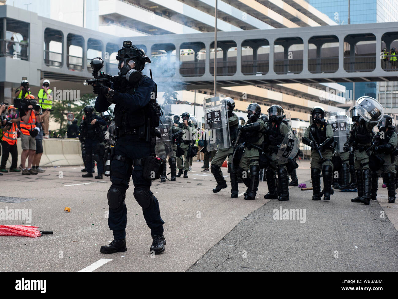 Hong Kong, China. 24th Aug, 2019. Riot police officers charge into the fray to engage in melee combat with the pro-democracy protesters in Kwun Tong after a tense standoff that lasted several hours.Mass demonstrations continues for one more weekend in Hong Kong which began in June 2019 over a now-suspended extradition bill to China. Credit: SOPA Images Limited/Alamy Live News Stock Photo