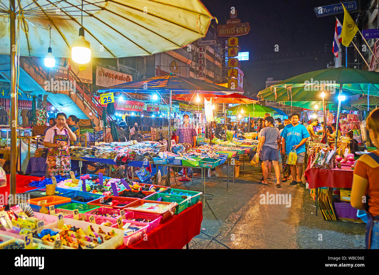 CHIANG MAI, THAILAND - MAY 2, 2019: People walk along the narrow alley among the tiny stalls of Warorot Night Bazaar, on May 2 in Chiang Mai Stock Photo