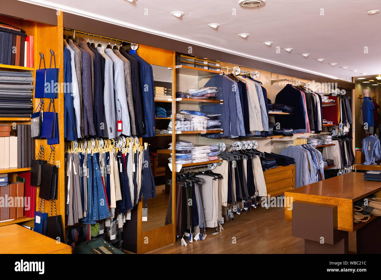 Racks of clothing store hi-res stock photography and images - Alamy