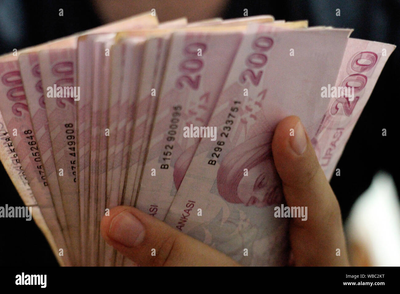 Turkish Lira Banknots 100 TL And 200 TL Stock Photo Alamy turkish-lira-banknots-100-tl-and-200-tl-stock-photo-alamy