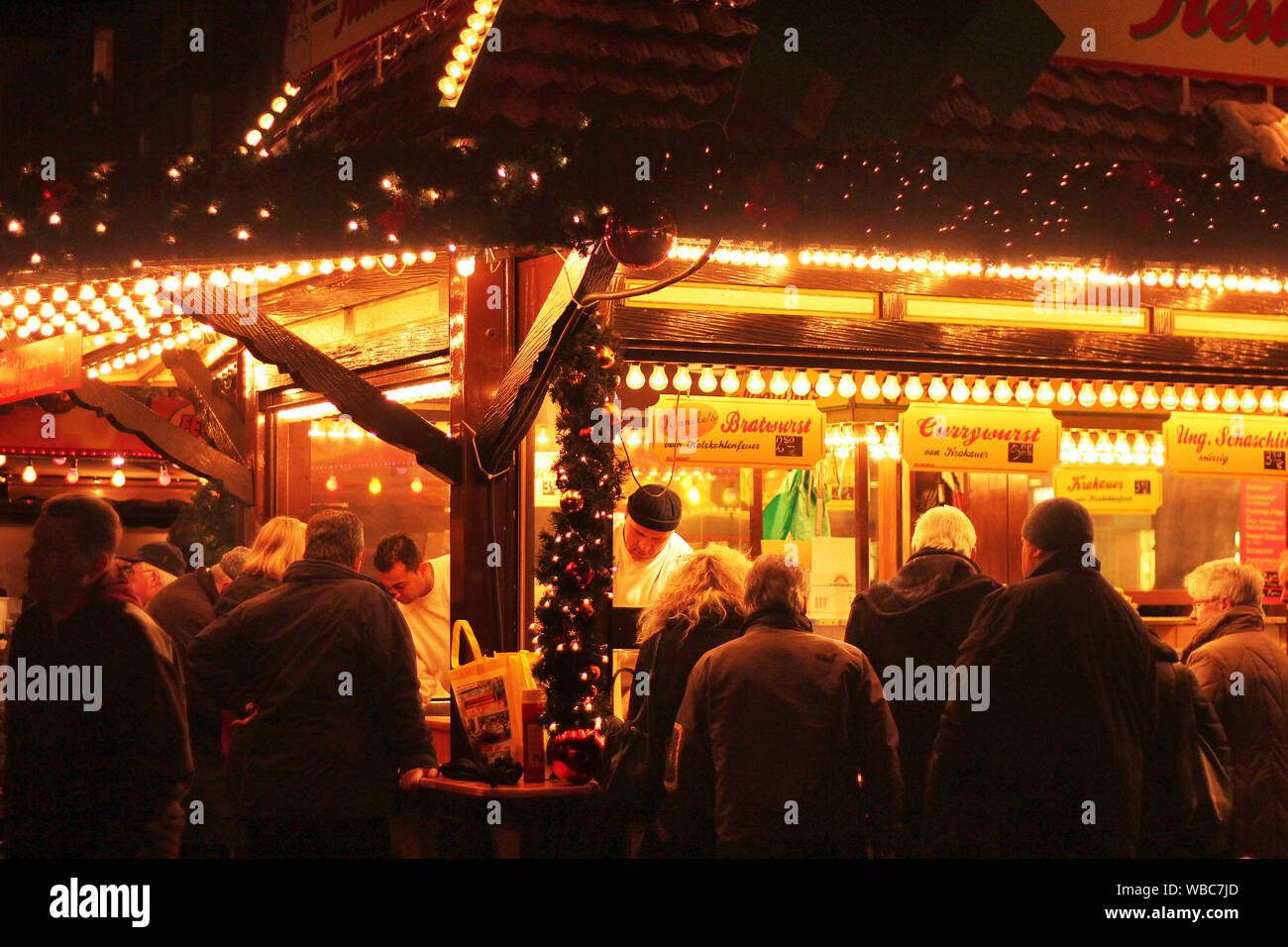 Night at Bremen Christmas market with Christmas lights Stock Photo Alamy