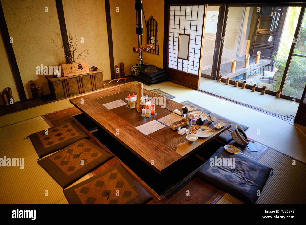 Interior of a traditional Japanese restaurant with tatami flooring and  design of the muromanchi period in the Naramanchi district Stock Photo -  Alamy