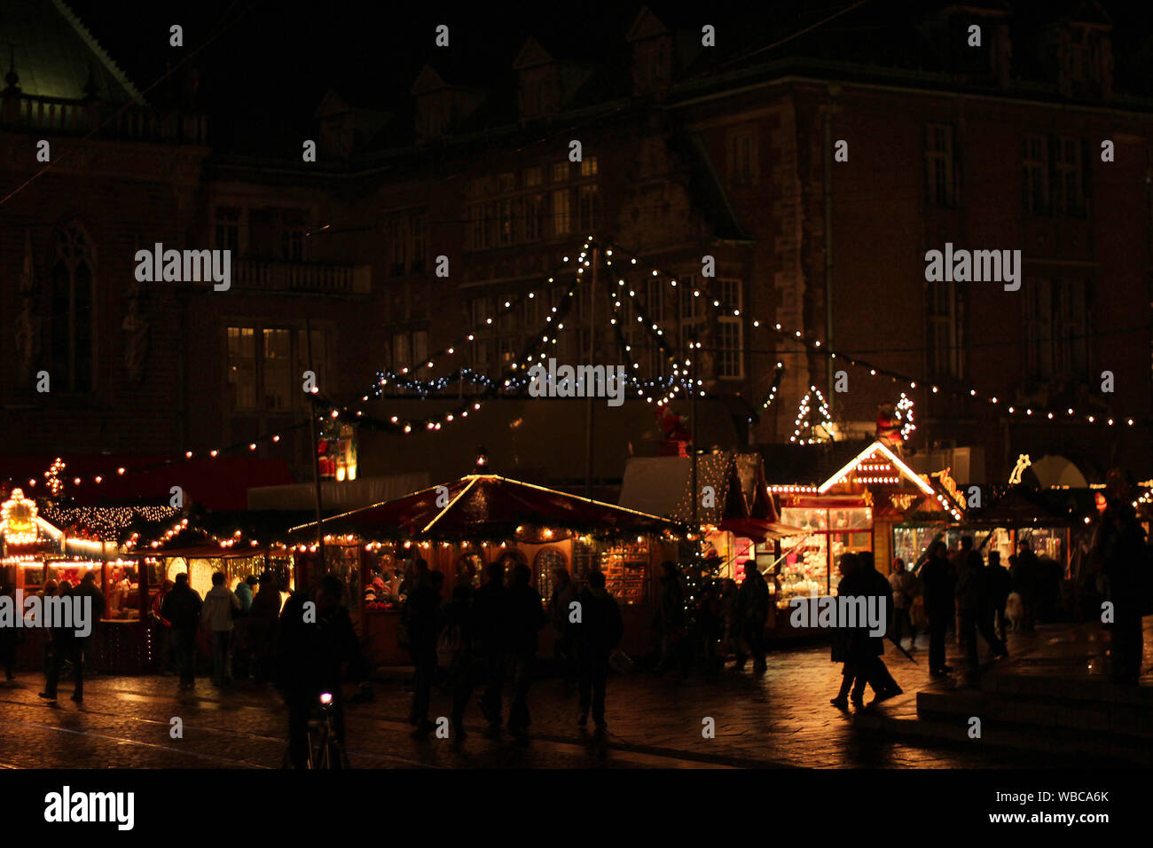 Night at Bremen Christmas market with Christmas lights Stock Photo Alamy