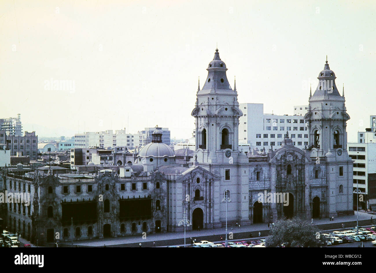 Die Kathedrale Am Plaza Mayor In Der Hauptstadt Lima Peru 1960er Jahre Cathedral On Plaza Mayor Square At Lima The Capital Of Peru 1960s Stock Photo Alamy