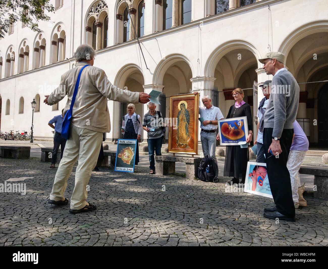 Munich, Bavaria, Germany. 26th Aug, 2019. Anti-abortion activist WOLFGANG HERRING leads a vigil with a painting of the Virgin Mary. Headed by well-known anti abortion activist Wolfgang Herring, a small group of Christian anti-abortion activists marched through the city of Munich, protesting against the Pro Familia organization who offers counseling services for pregnant women, ultimately ending at the Ludwig Maximilian University's Geschwister Scholl Platz. Credit: Sachelle Babbar/ZUMA Wire/Alamy Live News Stock Photo