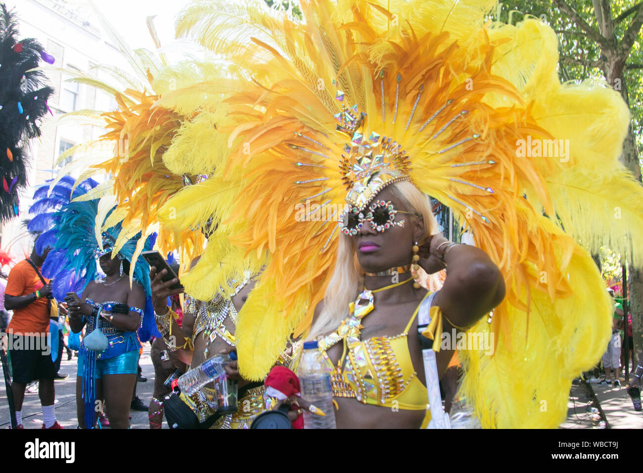 Notting Hill, London, UK. 26th August 2019. A Samba Performer wearing ...