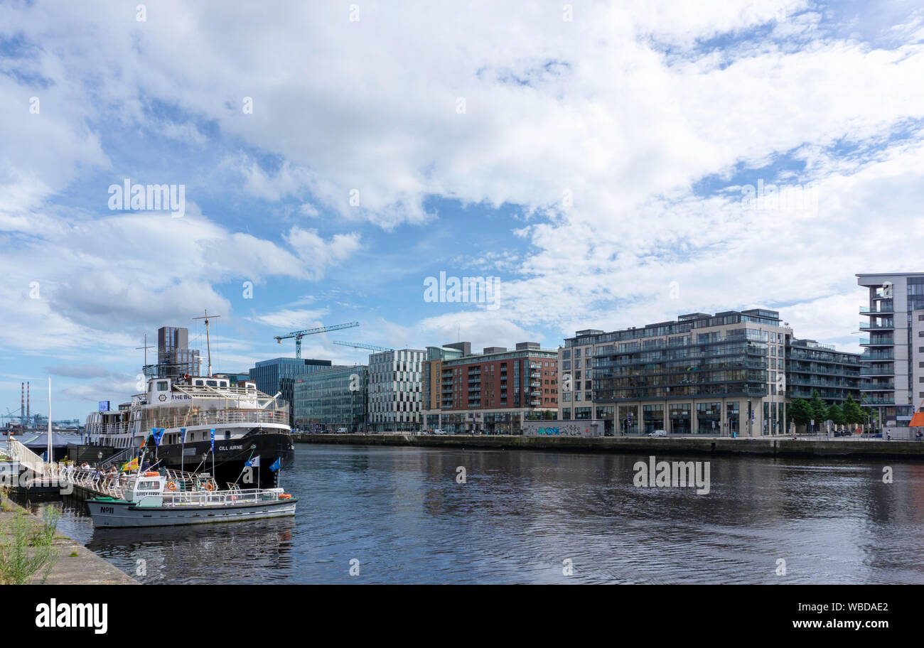 The small River Liffey Ferry berthed beside the MV Cill Airne, bar and restaurant on the north quays of the River Liffey, Dublin, Ireland. Stock Photo