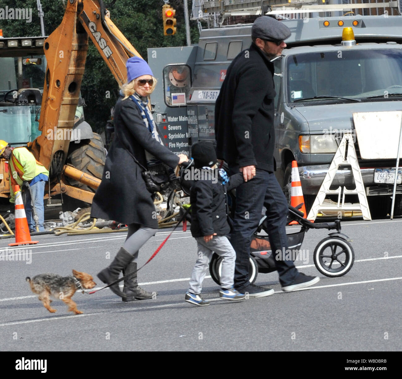 NEW YORK CITY - OCTOBER 16: Actors Naomi Watts and husband Liev Schreiber take a stroll with son Alexander Pete and their dog.  on October 16 2010 in New York City   People:  Naomi Watts Liev Schreiber Alexander Pete Stock Photo