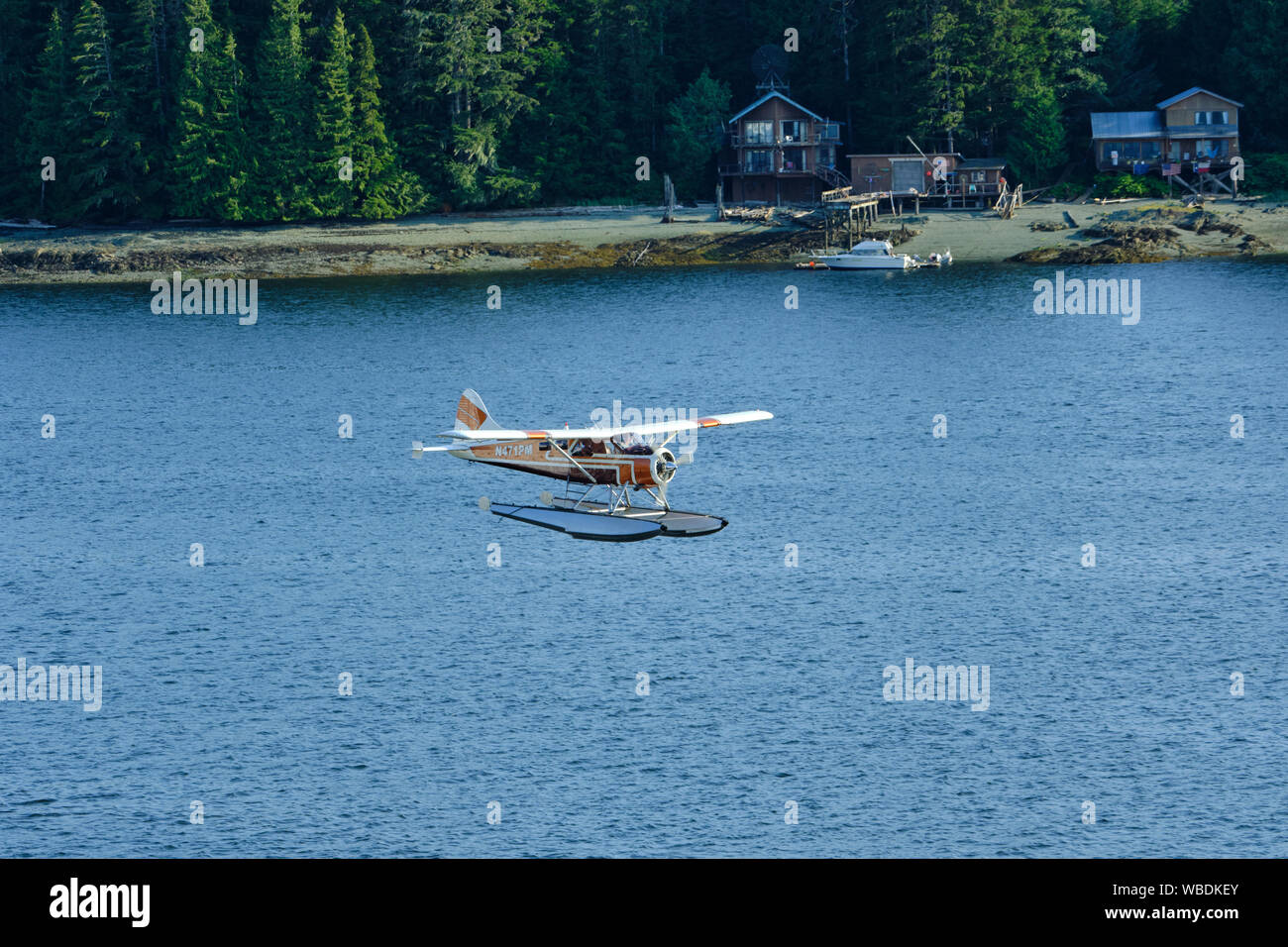 Alaskan Float Plane :Landing Stock Photo - Alamy