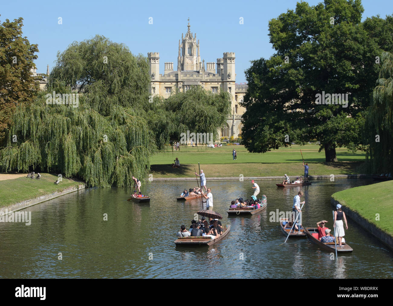 With record breaking August Bank Holiday temperatures visitors to Cambridge enjoy the weather by enjoying the river Cam in boats and Punts. Cambridge Stock Photo