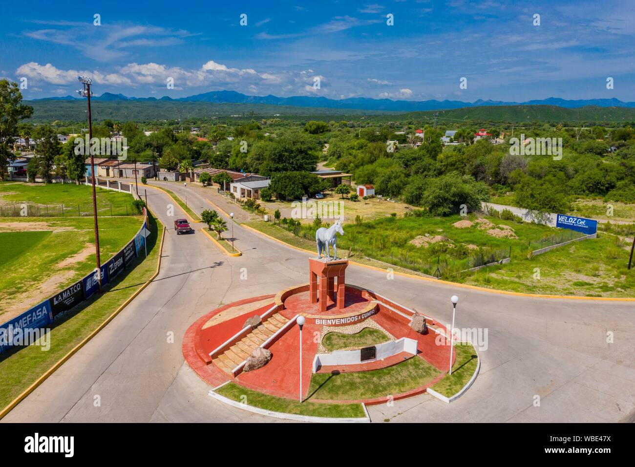 Aerial view of the statue or monument of the famous horse, El Moro de Cumpas, the entrance of the town of Cumpas, Sonora, Mexico. Route of the Sierra in Sonora Mexico. located in the lower region of the Sierra Madre Occidente. It was founded in 1643 by the Jesuit missionary Egidio Monteffio under the name of Our Lady of the Assumption of Cumpas, with the purpose of evangelizing the Opal tribes that inhabited that place in the previous times and during the conquest.  (© Photo: LuisGutierrez / NortePhoto.com)  Vista aerea de la estatua o monumento del famoso caballo , El Moro de Cumpas, la entra Stock Photo