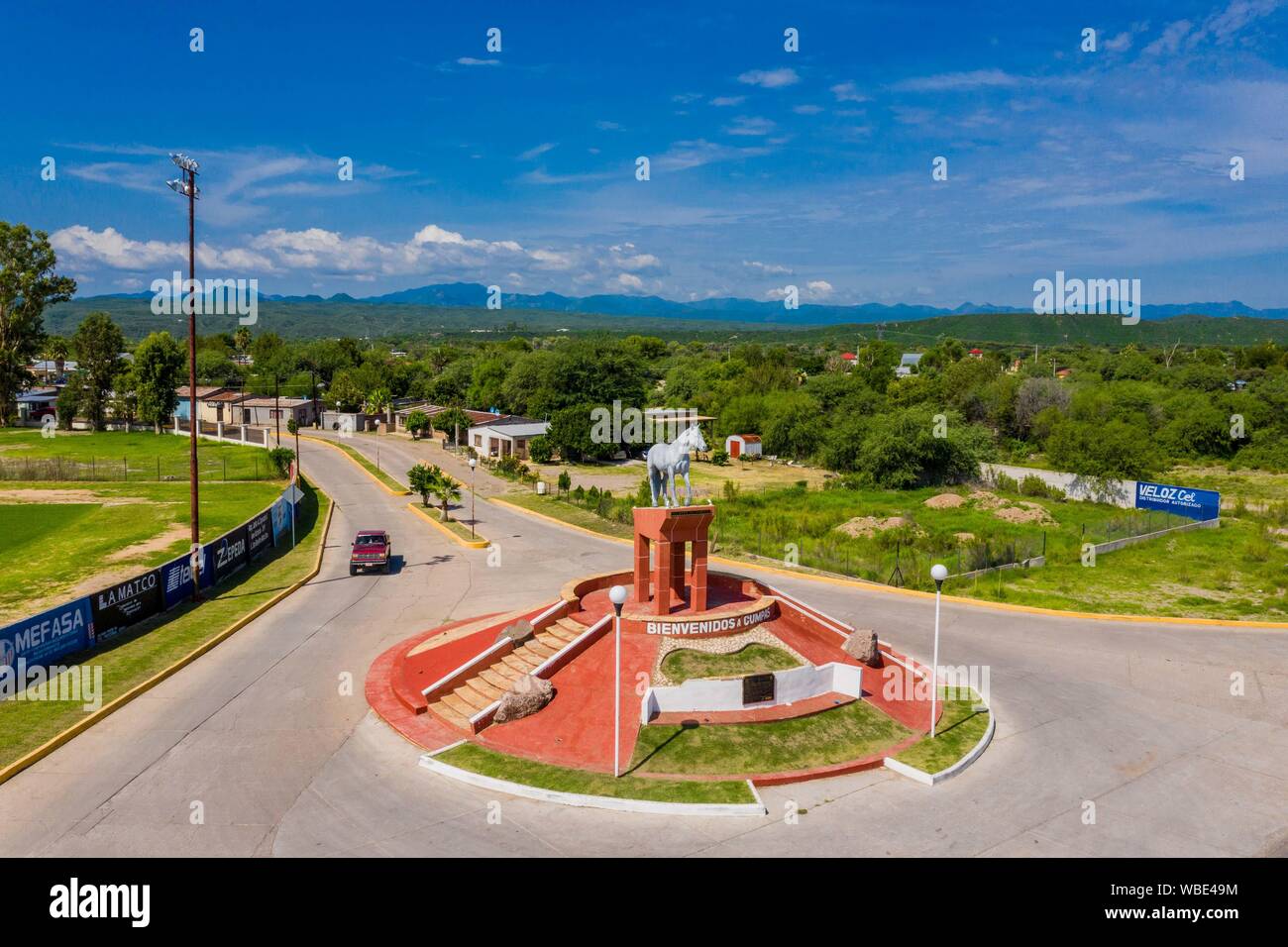 Aerial view of the statue or monument of the famous horse, El Moro de Cumpas, the entrance of the town of Cumpas, Sonora, Mexico. Route of the Sierra in Sonora Mexico. located in the lower region of the Sierra Madre Occidente. It was founded in 1643 by the Jesuit missionary Egidio Monteffio under the name of Our Lady of the Assumption of Cumpas, with the purpose of evangelizing the Opal tribes that inhabited that place in the previous times and during the conquest.  (© Photo: LuisGutierrez / NortePhoto.com)  Vista aerea de la estatua o monumento del famoso caballo , El Moro de Cumpas, la entra Stock Photo