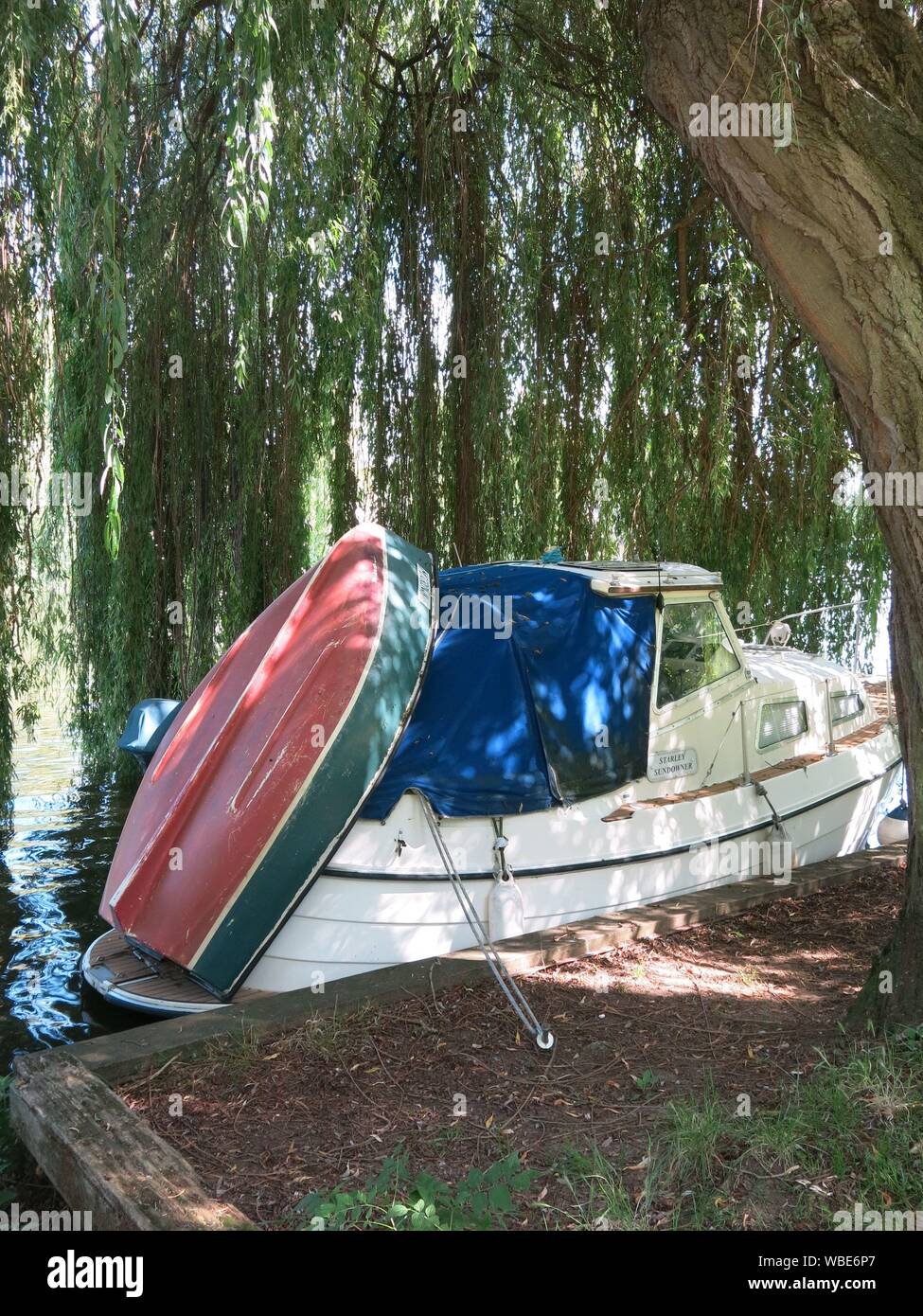 Sundowner boat hi-res stock photography and images - Alamy